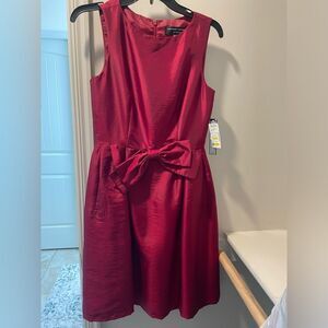 New Tahari Dress, Size 4 NWT. Magenta. Fully Lined. Special Occasion, Bow